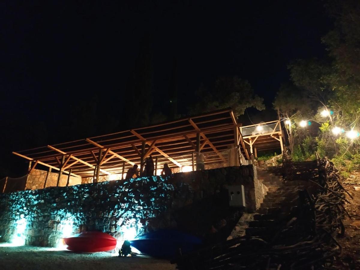 ホテル Bigova Glamping コトル エクステリア 写真